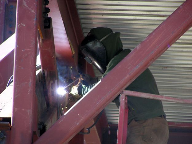Welding. Photo by Dawn Ballou, Pinedale Online.