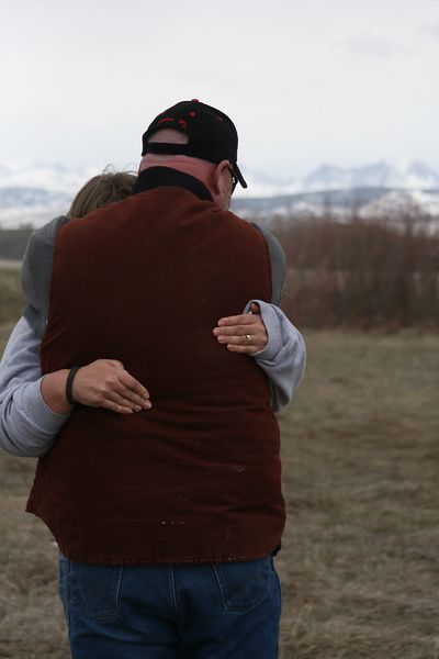 Hugging. Photo by Pam McCulloch, Pinedale Online.