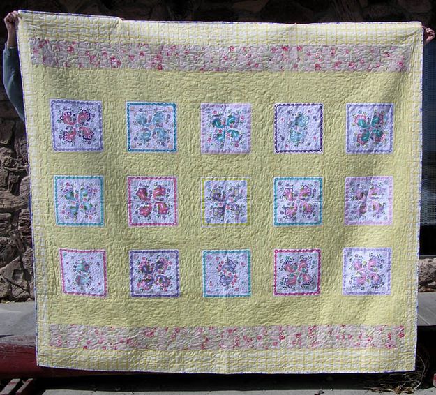 Yellow Gingham Quilt. Photo by Dawn Ballou, Pinedale Online.