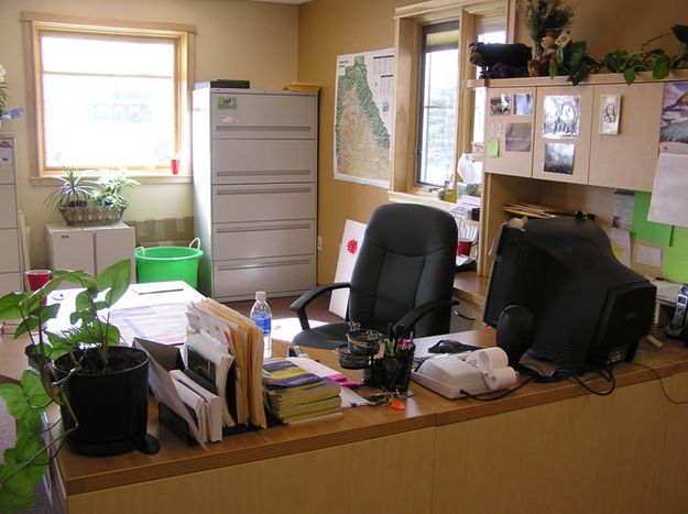 Desk. Photo by Dawn Ballou, Pinedale Online.