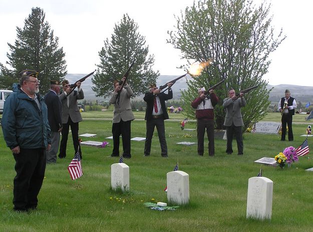 Honor Guard Salute. Photo by Dawn Ballou, Pinedale Online.