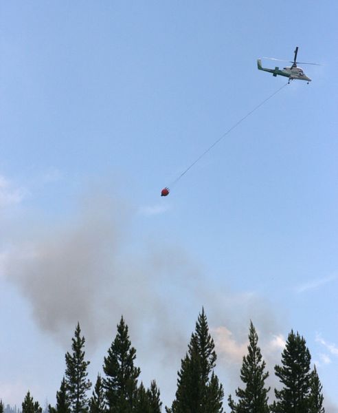 Helicopter Bucket Drop. Photo by Dawn Ballou, Pinedale Online.