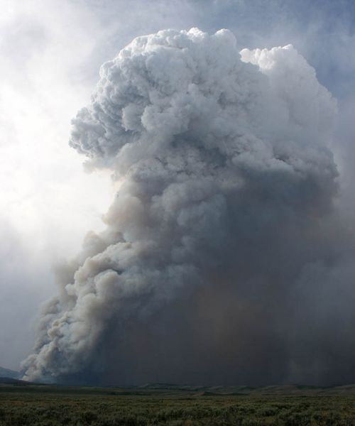 Huge smoke column. Photo by Dawn Ballou, Pinedale Online.