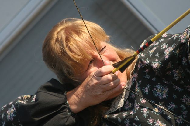 Take  Aim. Photo by Pam McCulloch, Pinedale Online.