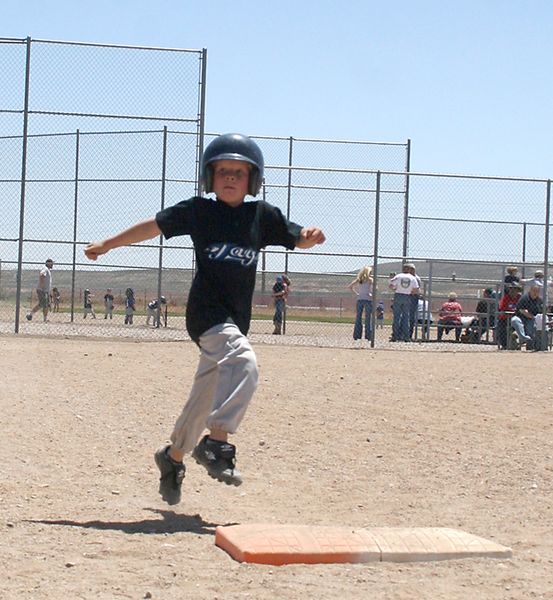 Running to 1st Base. Photo by Pam McCulloch, Pinedale Online.