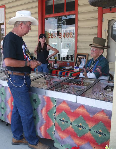 Street Vendor. Photo by Pam McCulloch, Pinedale Online.