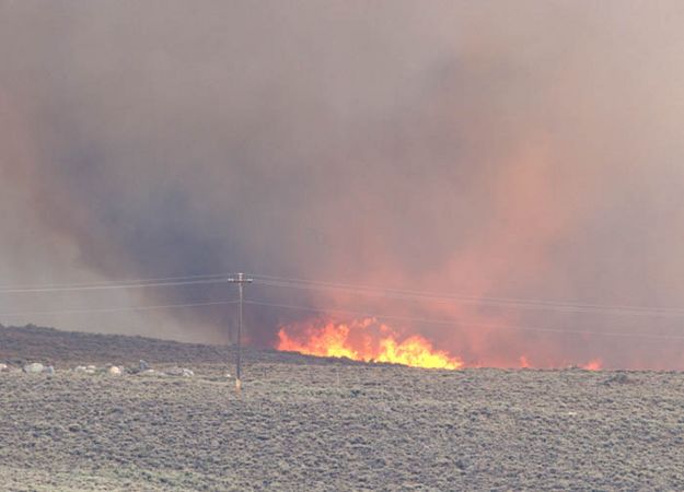Fire nears Pinedale. Photo by Dave Bell.