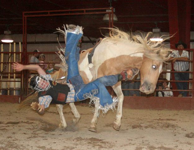 Jason Lux Bareback Ride. Photo by Dawn Ballou, Pinedale Online.