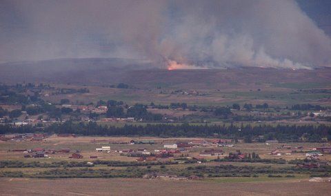 Fire nears Pinedale. Photo by Randy Tollison.