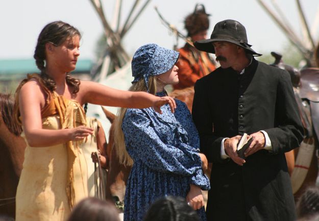 Indian Signing. Photo by Dawn Ballou, Pinedale Online.