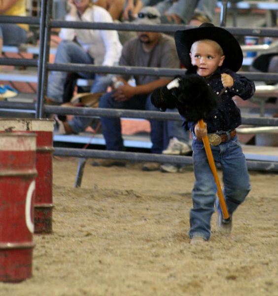 Giddy-up!. Photo by Dawn Ballou, Pinedale Online.