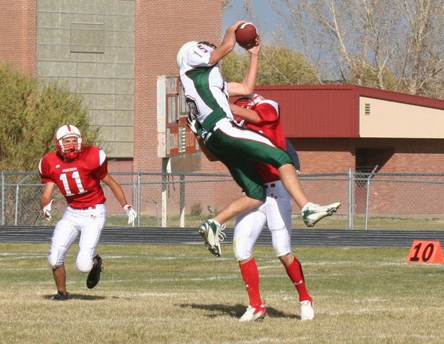 15 yard gain. Photo by Clint Gilchrist, Pinedale Online.