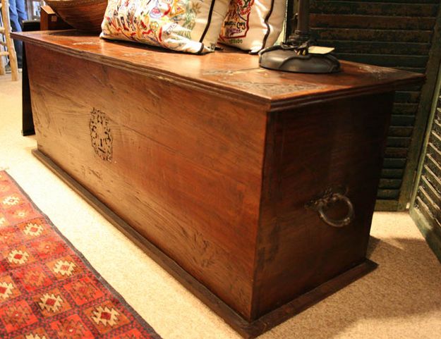 Wood chest. Photo by Dawn Ballou, Pinedale Online.