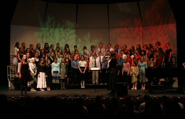 Middle School Choir. Photo by Pam McCulloch, Pinedale Online.