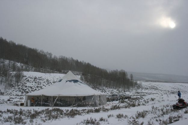 Warming Tent. Photo by Dawn Ballou, Pinedale Online.