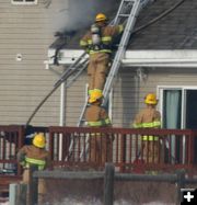 Getting hoses up. Photo by Clint Gilchrist, Pinedale Online.