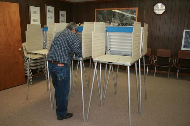 Voting booths. Photo by Dawn Ballou, Pinedale Online.