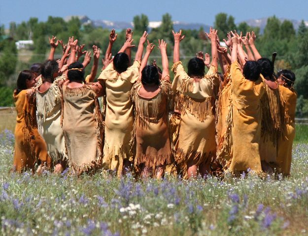 Shoshone Indian Women Dance. Photo by Pinedale Online.