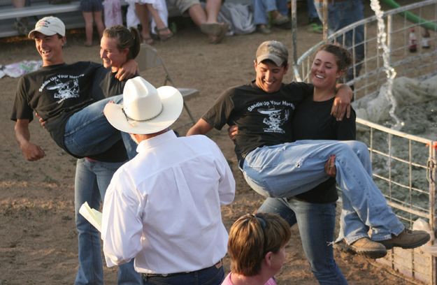 Hamming it up. Photo by Dawn Ballou, Pinedale Online.