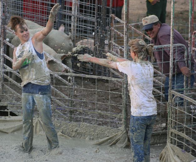 Mudding each other. Photo by Dawn Ballou, Pinedale Online.