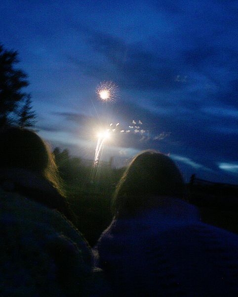 Watching Fireworks. Photo by Pam McCulloch, Pinedale Online.