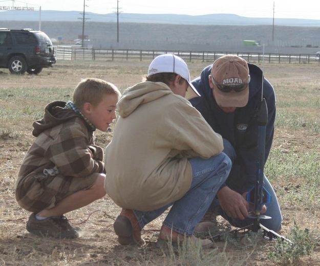 Getting ready. Photo by Dawn Ballou, Pinedale Online.