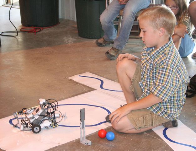 Line Sensor Demonstration. Photo by Dawn Ballou, Pinedale Online.