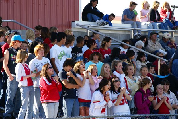 Cheering Crowd. Photo by Cat Urbigkit, Pinedale Online.
