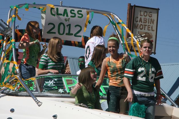 Freshman Float. Photo by Pam McCulloch, Pinedale Online.
