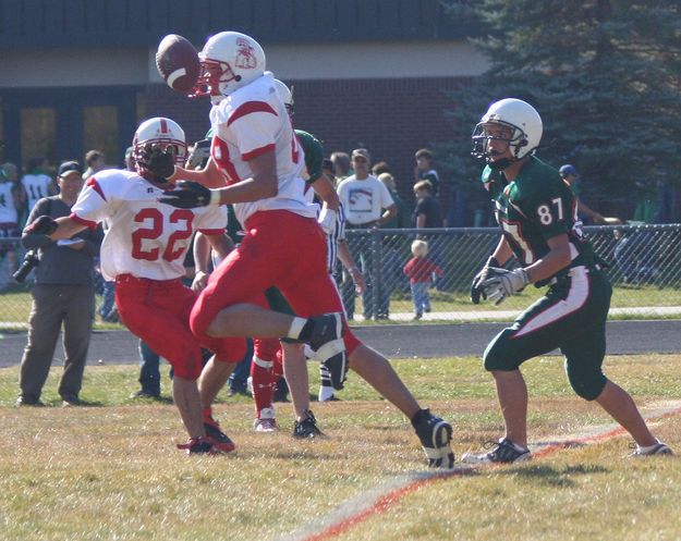Dropped Interception. Photo by Clint Gilchrist, Pinedale Online.