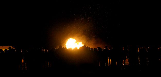 Bonfire Crowd. Photo by Pam McCulloch, Pinedale Online.