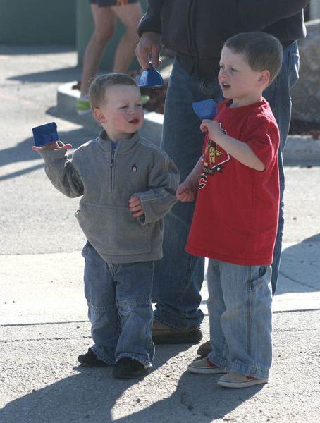 Cheerleaders. Photo by Dawn Ballou, Pinedale Online.