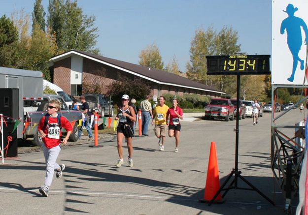 Finish Line. Photo by Dawn Ballou, Pinedale Online.