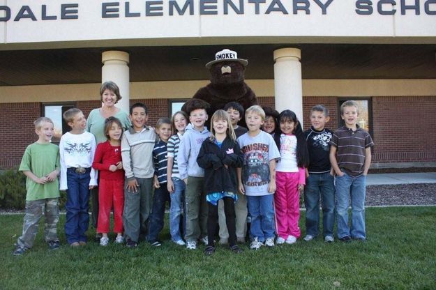 Mrs Stevens 2nd Grade Class. Photo by US Forest Service.