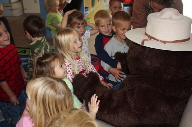 Preschool Kids visit Smokey Bear. Photo by US Forest Service.