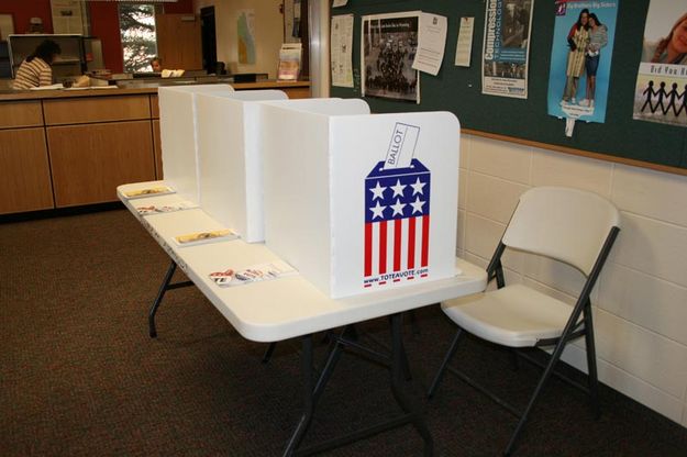 Absentee Early Voting. Photo by Dawn Ballou, Pinedale Online.