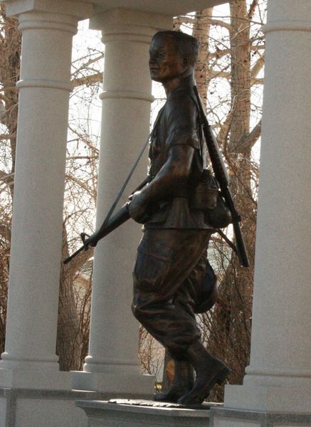 Bronze Statue. Photo by Dawn Ballou, Pinedale Online.
