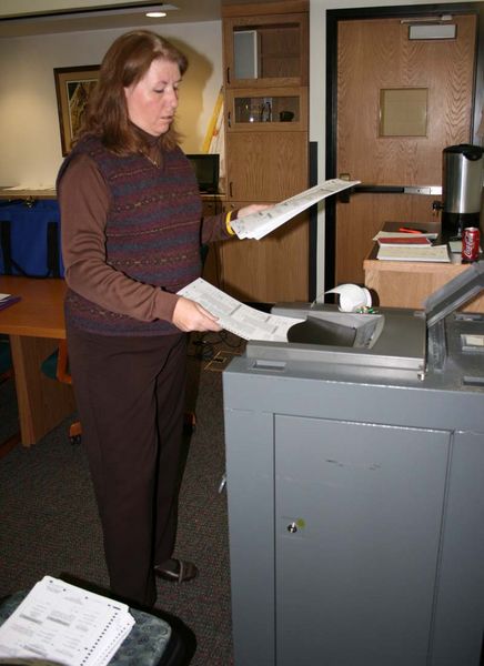 Feeding Ballots. Photo by Dawn Ballou, Pinedale Online.