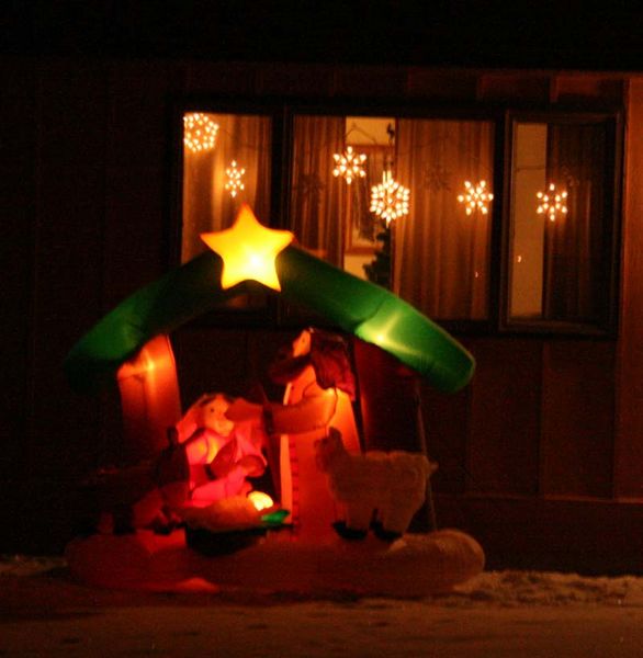 Nativity. Photo by Dawn Ballou, Pinedale Online.