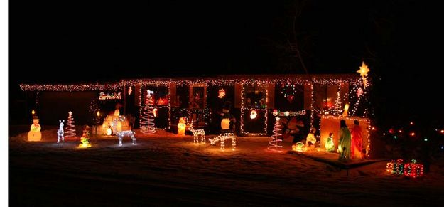 Holiday Scene. Photo by Dawn Ballou, Pinedale Online.