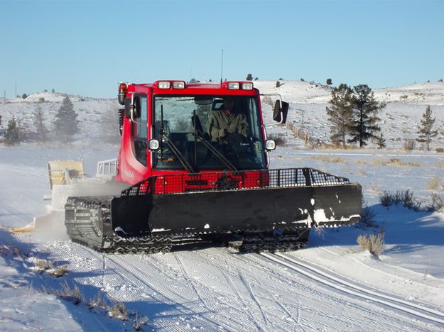 New PistenBully. Photo by Bob Barrett, Pinedale Ski Education Foundation.