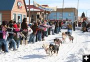 Wendy Davis Pinedale start. Photo by Dawn Ballou, Pinedale Online.