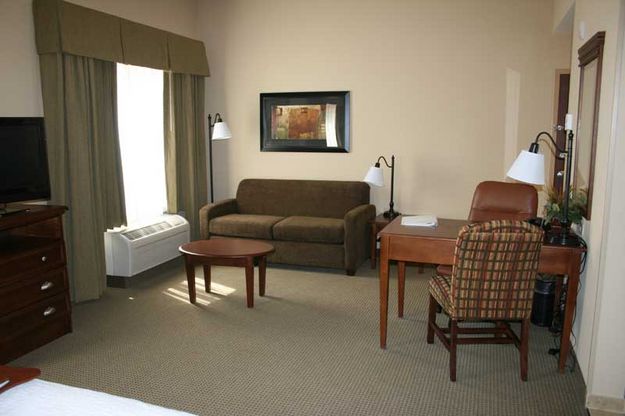 Room lounge area. Photo by Dawn Ballou, Pinedale Online.