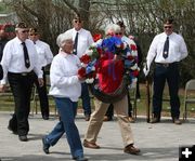 Bringing wreath. Photo by Dawn Ballou, Pinedale Online.