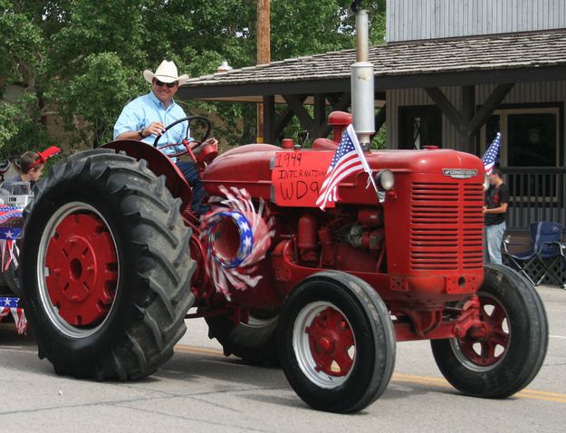 1949 International WD9. Photo by Dawn Ballou, Pinedale Online.