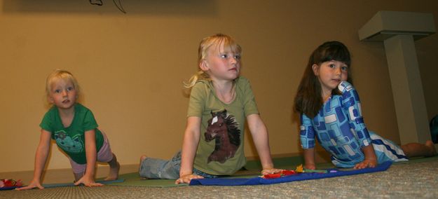 Yoga Girls. Photo by Pam McCulloch, Pinedale Online.