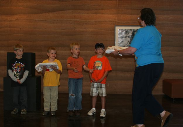 Summer Readers. Photo by Pam McCulloch, Pinedale Online.