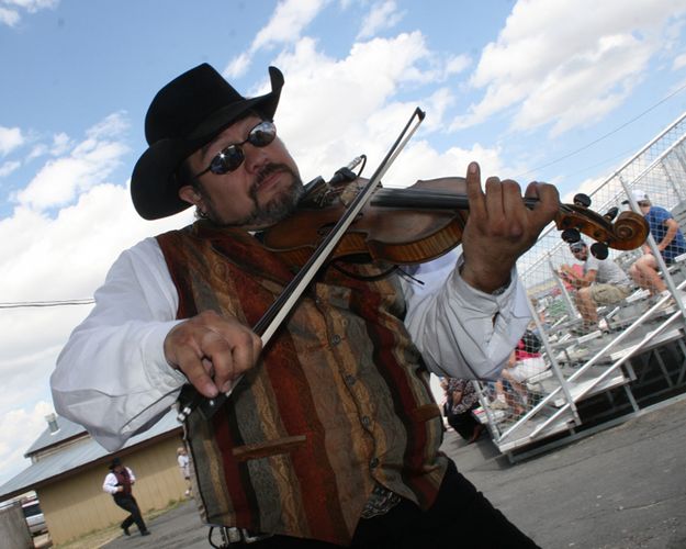 Fiddler. Photo by Pam McCulloch, Pinedale Online.