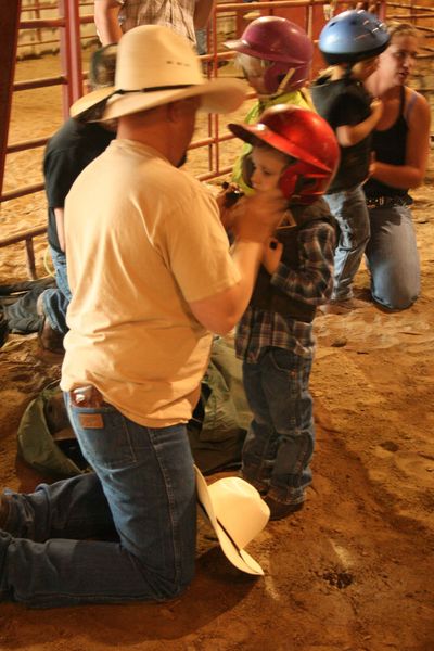 Getting Ready. Photo by Dawn Ballou, Pinedale Online.
