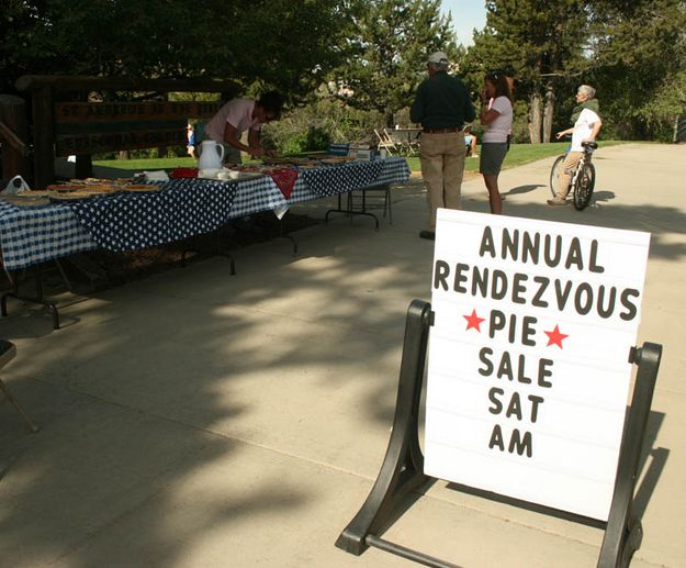 Pie Sale. Photo by Dawn Ballou, Pinedale Online.